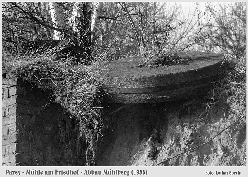 Parey-Muehle_am_Friedhof-Muehlberg-um1988-003.jpg