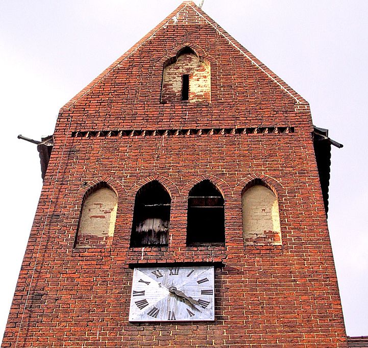 008-Derben-Kirche-Turm_Uhr-2008_04_08.jpg