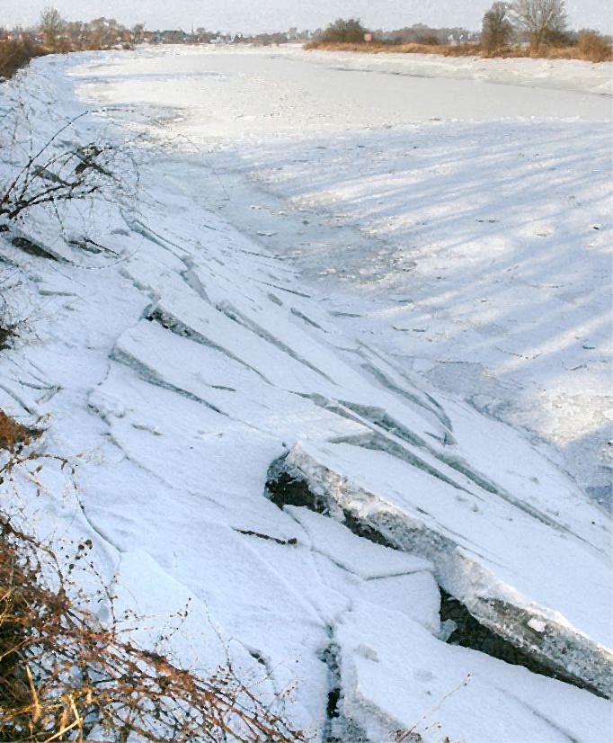 2012_02_08-Parey-Elbe-Eisformen_nach_Winterhochwasser--002.jpg