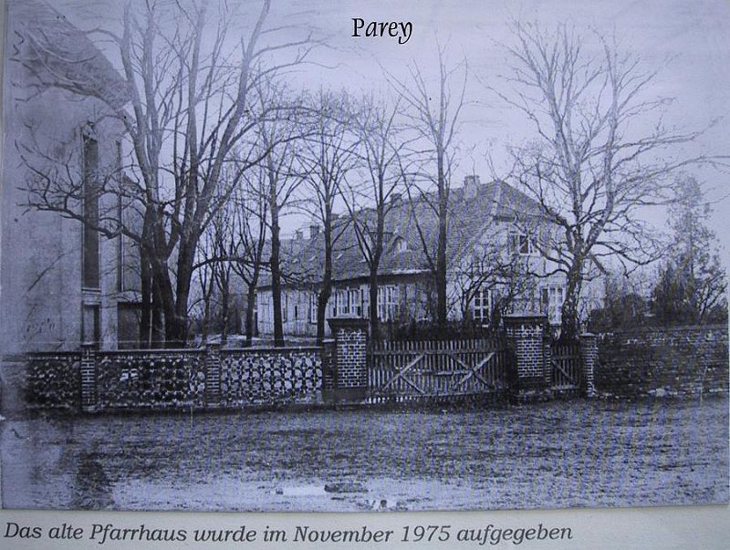 Parey-Kirche-altes_Pfarrhaus-k.jpg