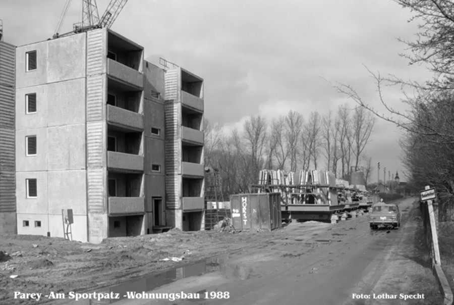 Parey-Wohnungsbau-Am_Sportplatz-1988-001.jpg