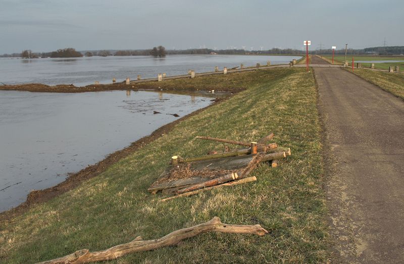 2011_01_22-013-Parey-Elbe-Hochwasser-Deichwache.jpg