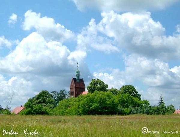 Derben-Kirche-Wolken